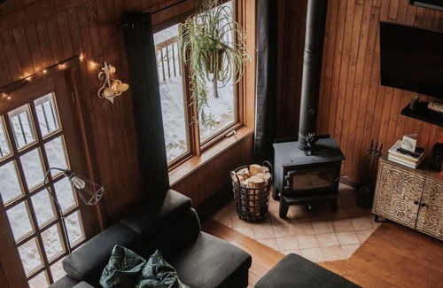 Saint-Gabriel-de-Valcartier Cabin | À découvrir: chalet en bois avec ruisseau!