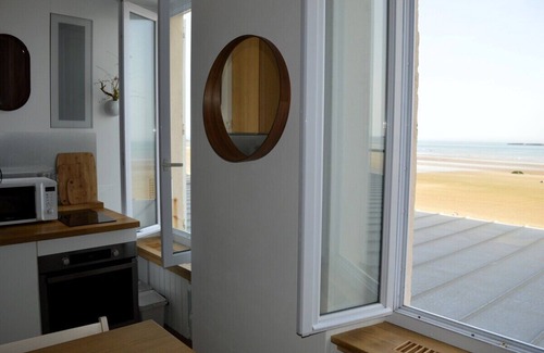 Arromanches-les-Bains Apartment | À L'est - Studio vue mer sur la Digue