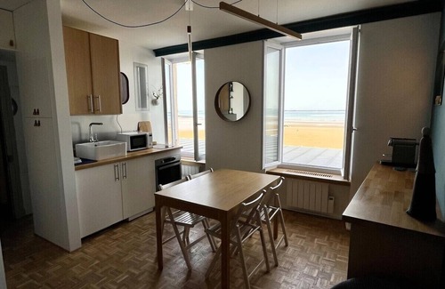 Arromanches-les-Bains Apartment | À L'est - Studio vue mer sur la Digue