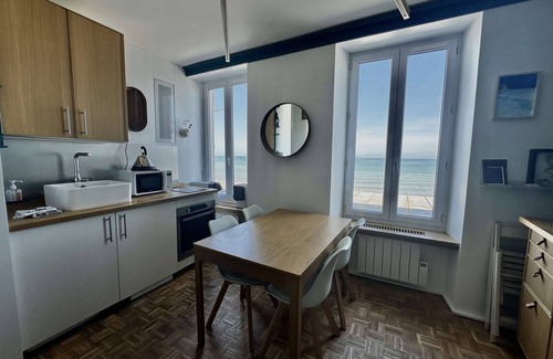 Arromanches-les-Bains Apartment | À L'est - Studio vue mer sur la Digue