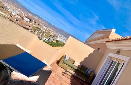 Roquetas de Mar Apartment | ÁTICO DELUXE entre CENTRO y PLAYA Salinas con TERRAZA, WIFI, PISCINA climatizada, GYM, SAUNA y GARAJE -Smart TV