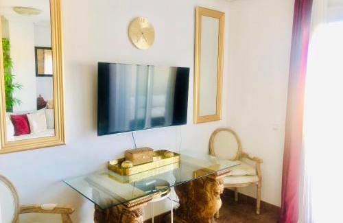 Roquetas de Mar Apartment | ÁTICO DELUXE entre CENTRO y PLAYA Salinas con TERRAZA, WIFI, PISCINA climatizada, GYM, SAUNA y GARAJE -Smart TV