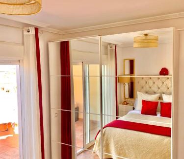 Roquetas de Mar Apartment | ÁTICO DELUXE entre CENTRO y PLAYA Salinas con TERRAZA, WIFI, PISCINA climatizada, GYM, SAUNA y GARAJE -Smart TV