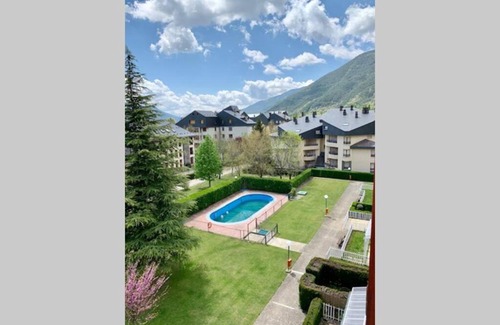Biescas Apartment | Ático en Biescas con piscina, chimenea y garaje