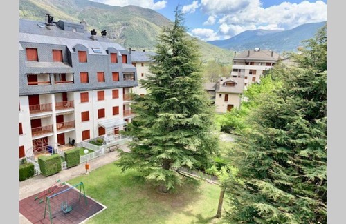Biescas Apartment | Ático en Biescas con piscina, chimenea y garaje