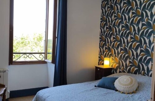 Soyans House | École Communale Restaurée Avec Style et Élégance