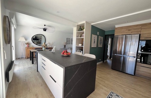 Lattes Villa | Élégante Villa Avec Piscine à Deux pas de la mer