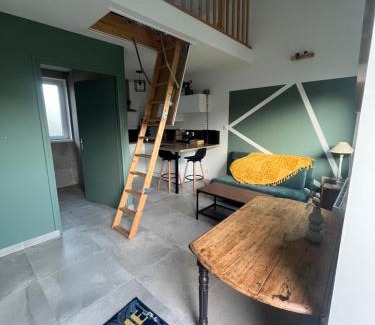 Penin House | Étable rénovée en studio à la campagne