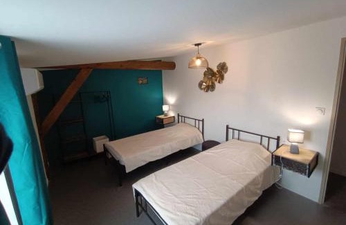 Saint-Lumier-la-Populeuse Apartment | Évasion rustique et confortable