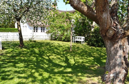 Midlum House | Üülen Hüs - Detached Frisian house with beautiful large garden.