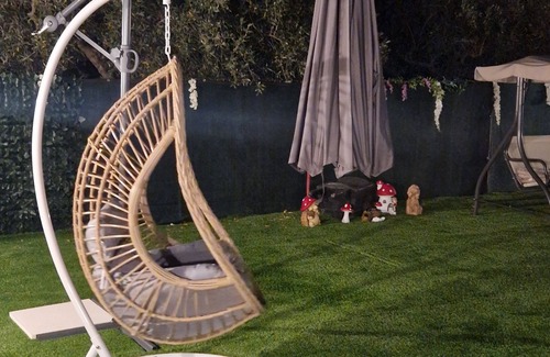 Palaia Fokaia Cottage | Εξοχική παραθαλασια κατοικία σε κήπο με τζακουζι. GARDEN HOUSE