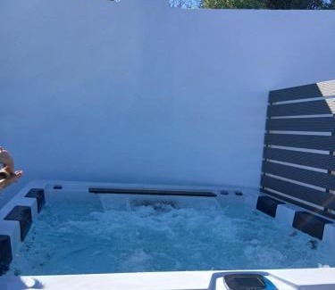 Syros House | Κατοικία Uppolis με θέα τα νησιά
