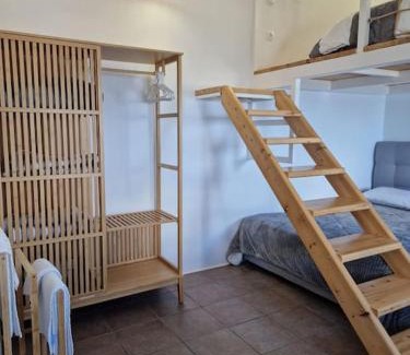 Syros House | Κατοικία Uppolis με θέα τα νησιά