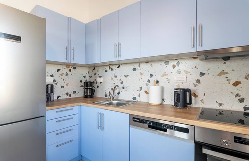 Adamas Apartment | Μπαλκόνι με θέα/Viewtiful balcony