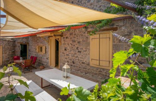 Mantamados House | Το Παλιό Αγγειοπλαστείο Τσκαλαδιό