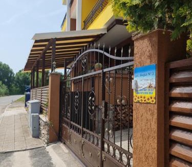 Chernomorets Hotel | Акра-Ф