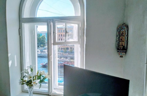 St. Petersburg City Centre Apartment | Апартаменты с 3 спальнями, балконом и видом на Фонтанку