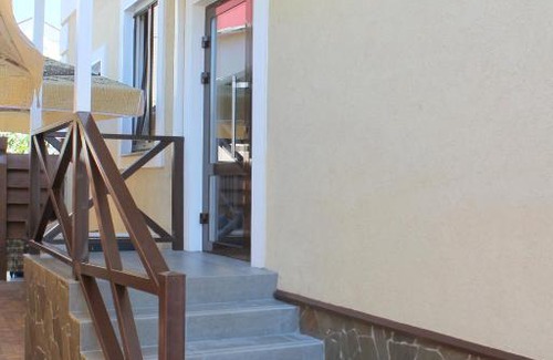 Vesyoloe Hotel | Гостевой дом Грация