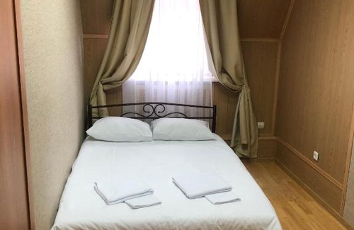 Zapadnyy okrug Hotel | Гостевой дом с геранью