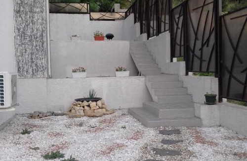 Abrau-Dyurso House | Дом на склоне с сауной