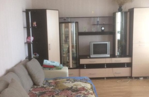 Bryansk Apartment | Дом с часами на площади Партизан