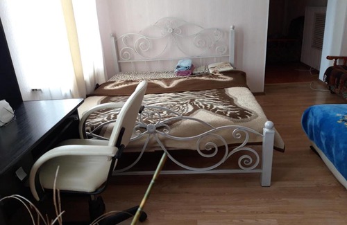 Bryansk Apartment | Дом с часами на площади Партизан