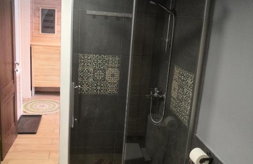 Khiytola House | Дом у скалы - у Архипыча