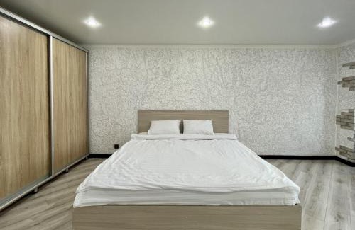 Petropavlovsk Apartment | Квартира бизнес-класса с белым постельным кафе Маринад (Назарбаева/Интернaциональная)