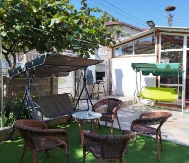 Chernomorets House | стаи за гости Левтерови