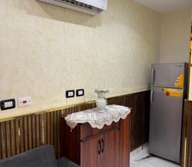 Al Duqqi Apartment | استديو فندقي بالعجوزة