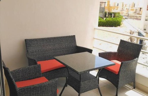 Sidi Abd El-Rahman Apartment | شاليه بروف بامواج الساحل الشمالي 2 نوم و 2 حمام يري البحر و بحيرة الفندقية السعر شاملة شحن الكهرباء والمياه و الاستعلام الأمني وغير شامل شحن كروت الايجار و الهاوس كيبينج