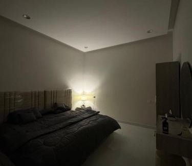 Hafr Al Batin Apartment | شقة بصالة وغرفة نوم ودورة مياة