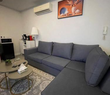 Al Izdihar Apartment | شقة غرفه وصاله بتصميم مودرن وفندقي