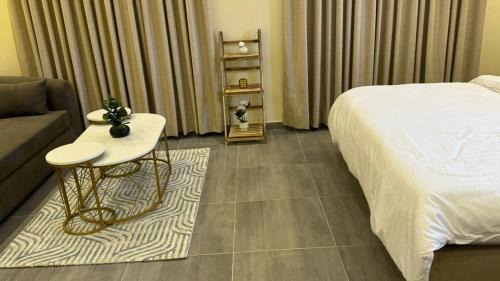 Shihar Apartment | شقه صغيره للعائلات بغرفتين نوم واطلالة حديقة - وصول ذاتي