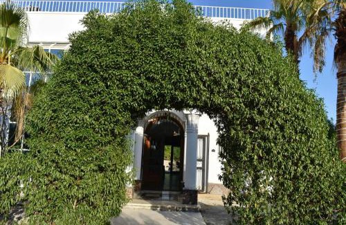 El Hadaba Villa | كارلتون فيلا بمسبح خاص واطلاله علي البحر اربع غرف نوم