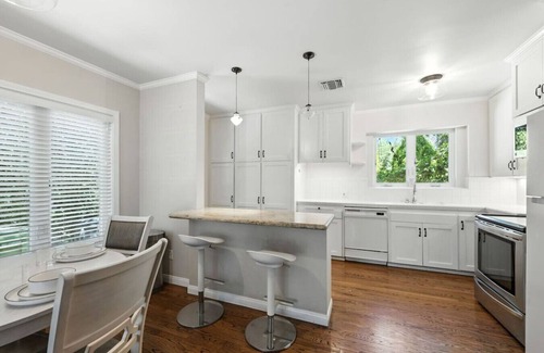 Sherman Oaks Apartment | ৎ୭ Cedros Serenity Stay ৎ୭