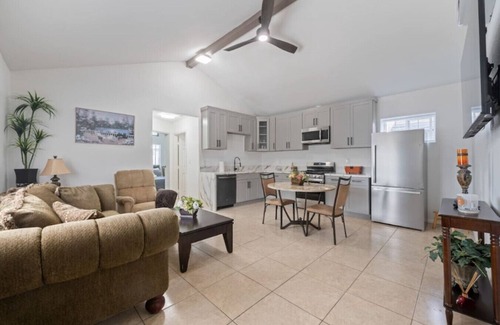 Winnetka House | ৎ୭Bright & Gorgeous Canoga Park Guesthouseৎ୭