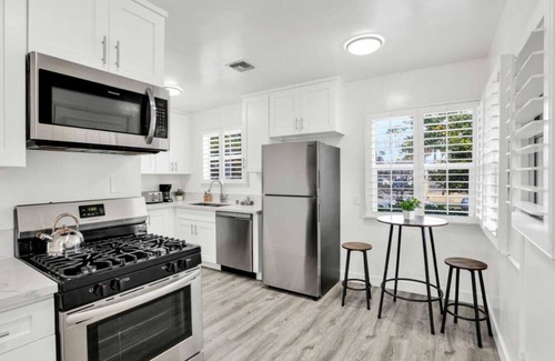 Reseda House | ৎ୭Charming Gilmore in Resedaৎ୭ Fullyfurnished