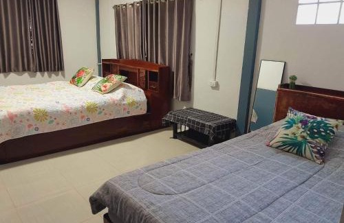 Bung Khong Long House | บ้านนภภูเกตส์เฮ้าส์