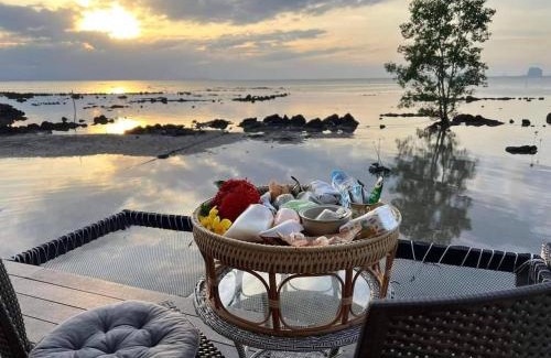 Ko Libong House | บ้านหัวเรือโฮมสเตย์เกาะลิบง Baan huaruea homestay