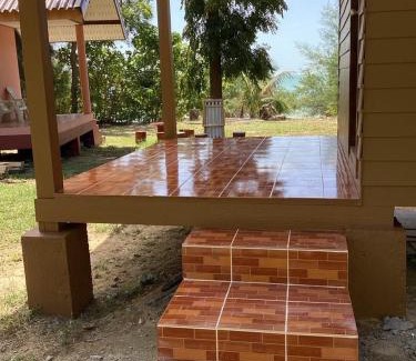 Ko Phaluai House | ปุณยวีร์โฮมสเตย์