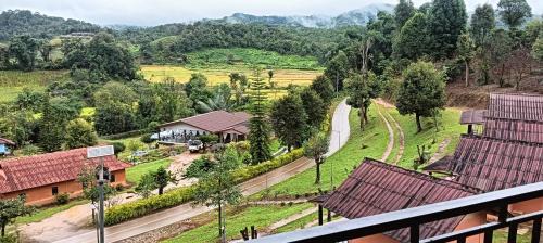 Huai Makhuea Som House | ม้งโฮมสเตย์รีสอร์ท