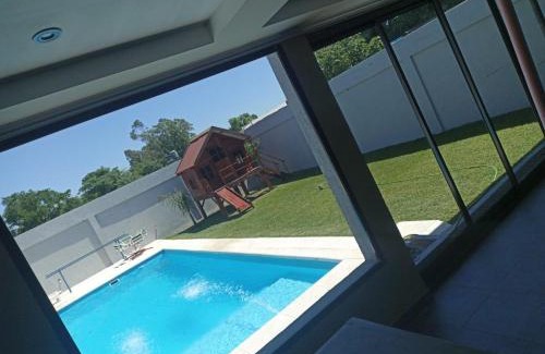 Villa Ramallo Apartment | ვႷჿʇⴝꞁƂϨȢʇ Casa quinta con quincho y pileta, Equipada Completa, con Cochera Doble, 3Habit 2baños, para 7-8 Personas, Alquiler Temporal Ramallo- San Nicolás, WHATSAP AL ვႷჿʇⴝꞁƂϨȢʇ, CONSULTAR PARA RESERVAR EN PRIV