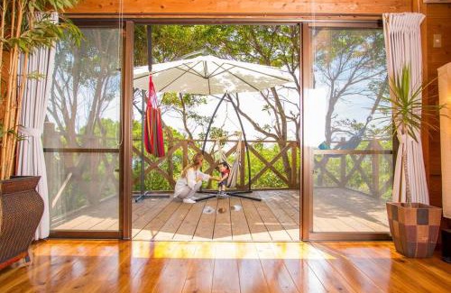 Sakimotobu Villa | ダイナミックオーシャンビューを堪能できる自然の中のログハウス