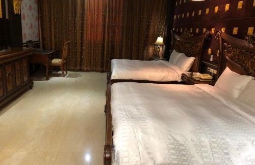 West District Hotel | 嘉義永鎮御花園汽車旅館
