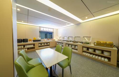 Chengqu District Hotel | 大同古城永泰路万信至格酒店