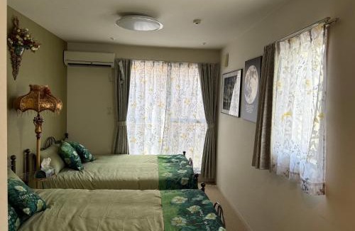 Kameari Apartment | 大手町 23分 ディズニー Disney 羽田空港 ゆうゆう座って移動 シャトルバス 東部地域病院まで徒歩1分 成田空港