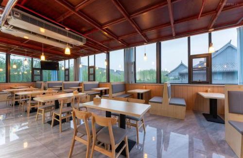 Decheng District Hotel | 德州董子园风景区万信至格酒店