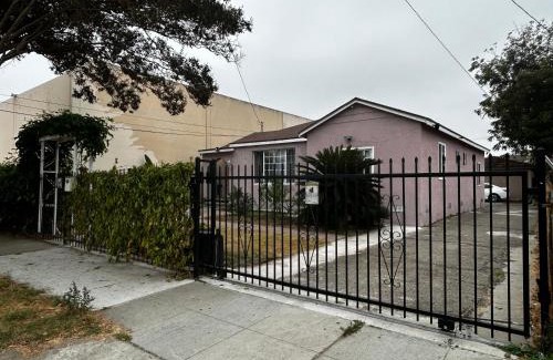 El Monte House | 洛杉矶东部花园式独立屋三室两卫