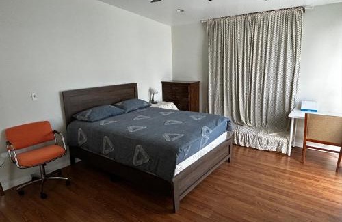 El Monte House | 洛杉矶东部花园式独立屋三室两卫